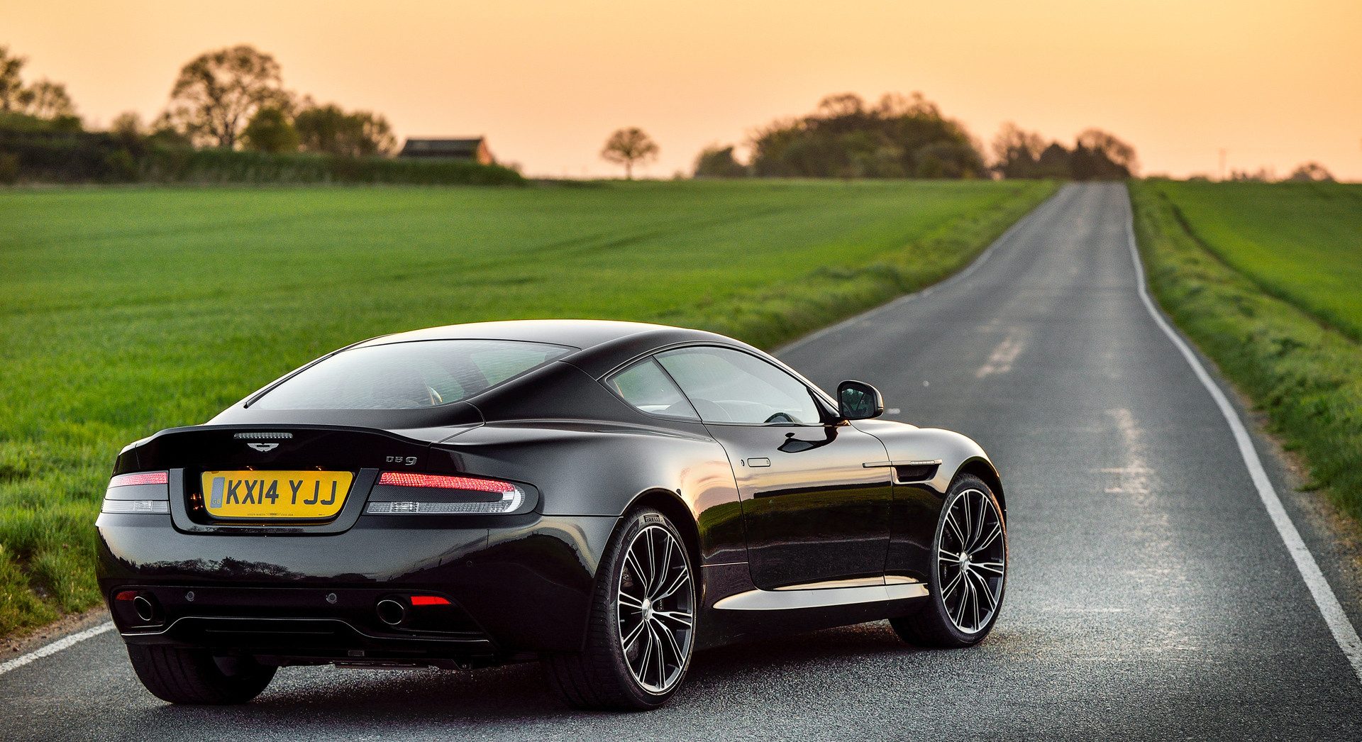 Aston Martin DB9 Carbon Edition