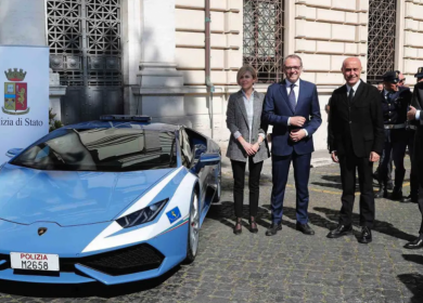 Italian Police Use a Lamborghini Huracan to Urgently Transport a Kidney from Rome to Padua