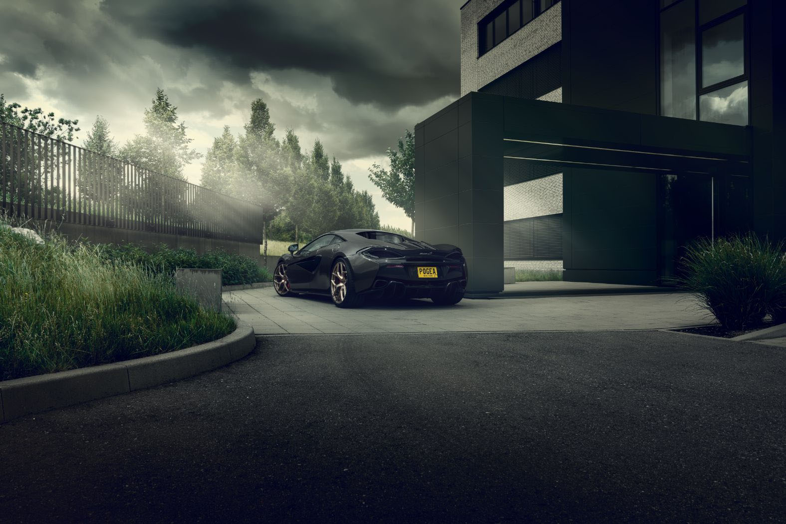 Pogea Racing’s McLaren
