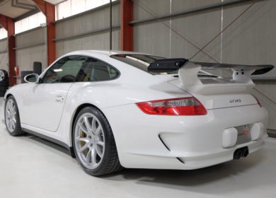 Porsche 911 GT3 RS with only 3100 miles up for auction