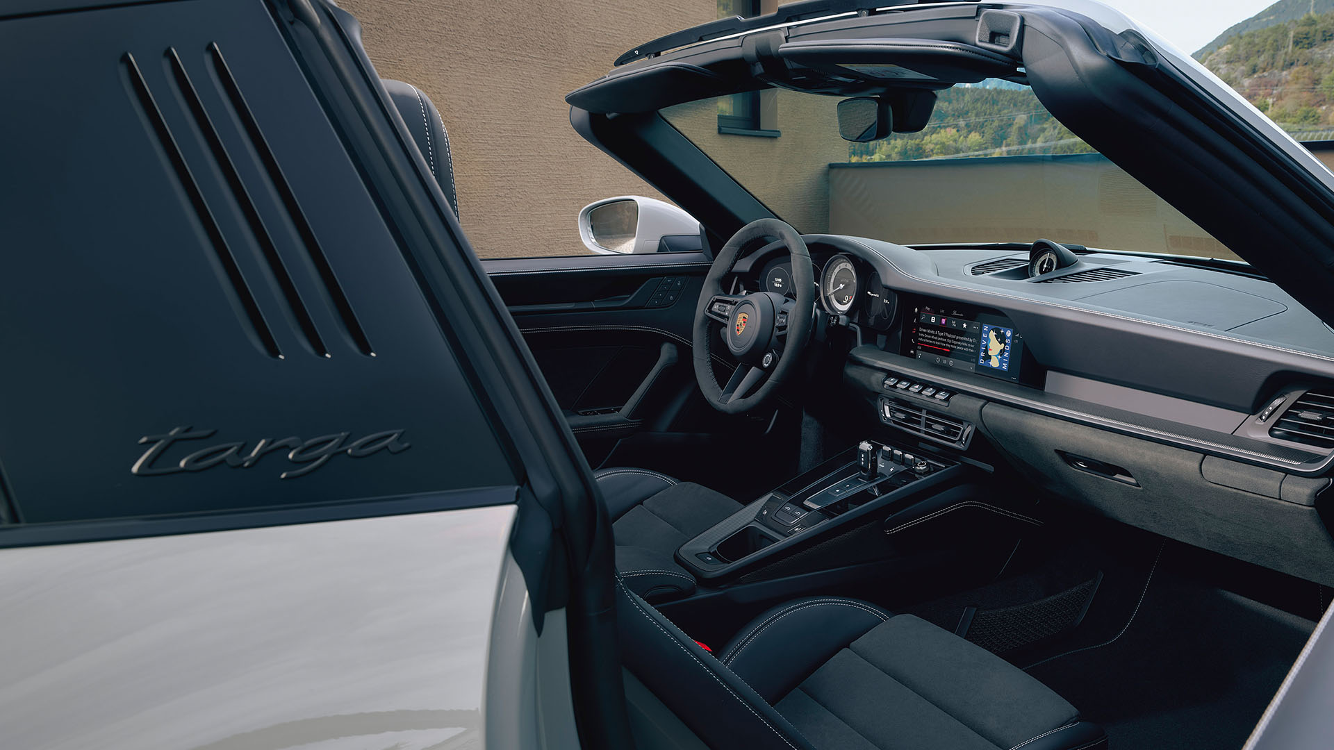 New Porsche 911 GTS