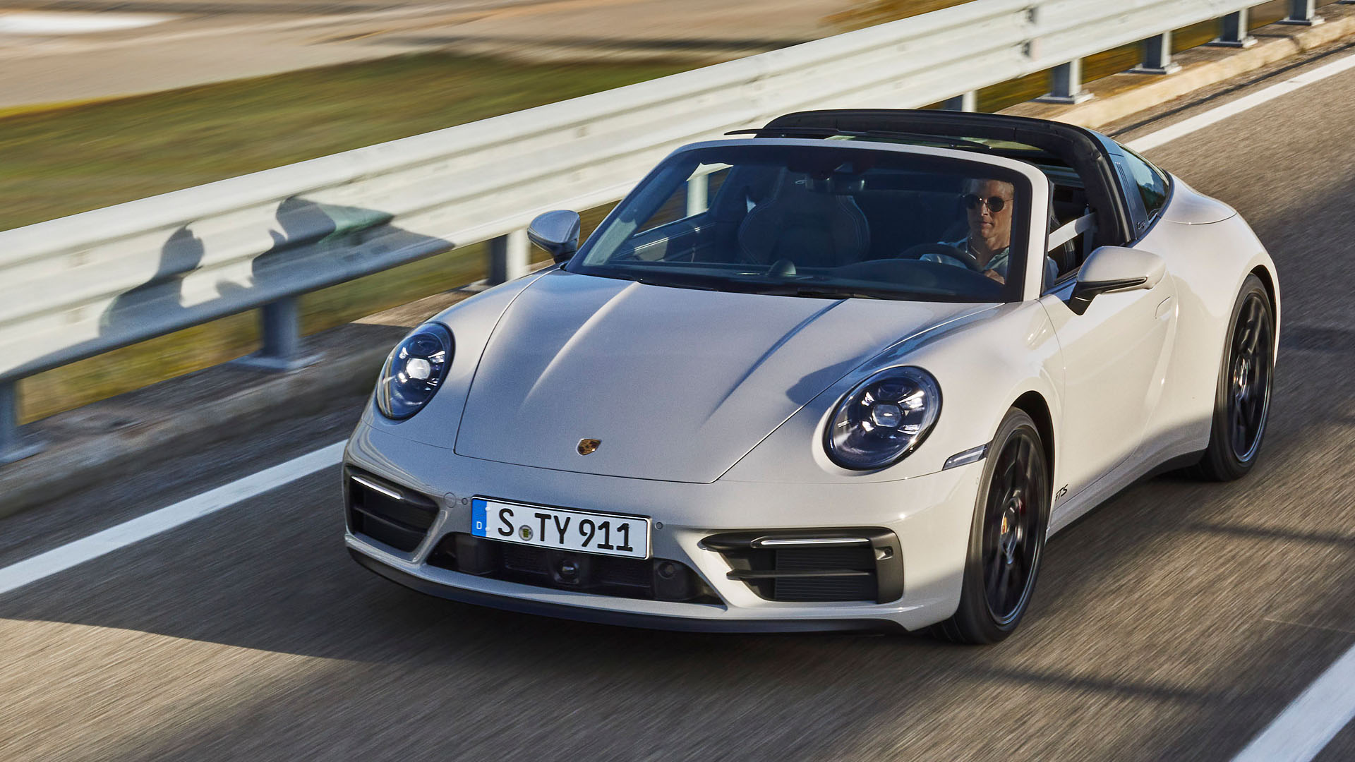 New Porsche 911 GTS