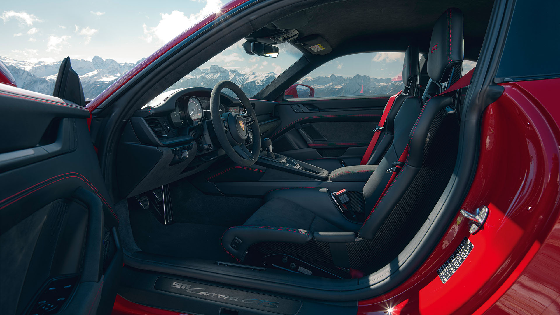 New Porsche 911 GTS