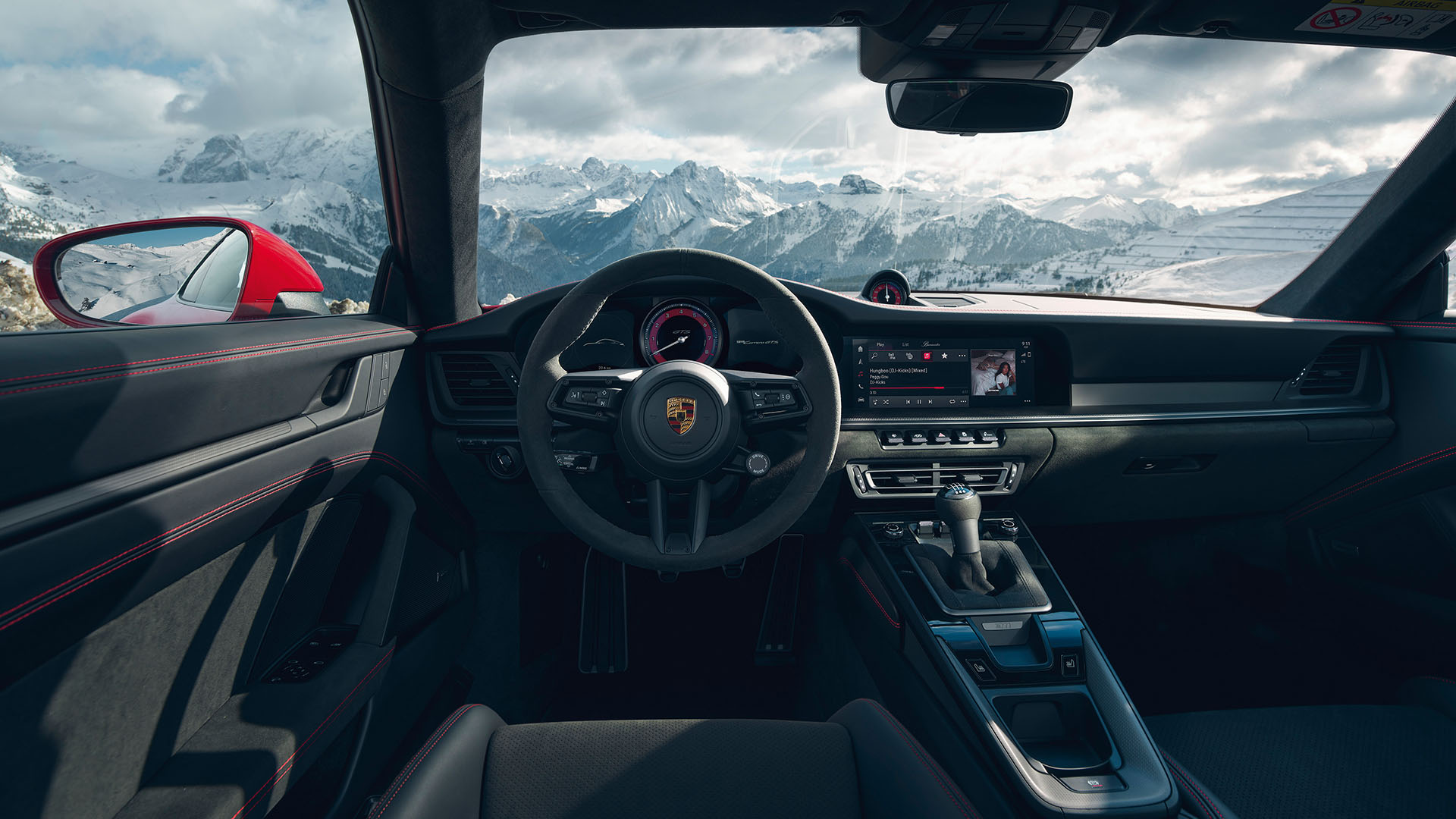 New Porsche 911 GTS