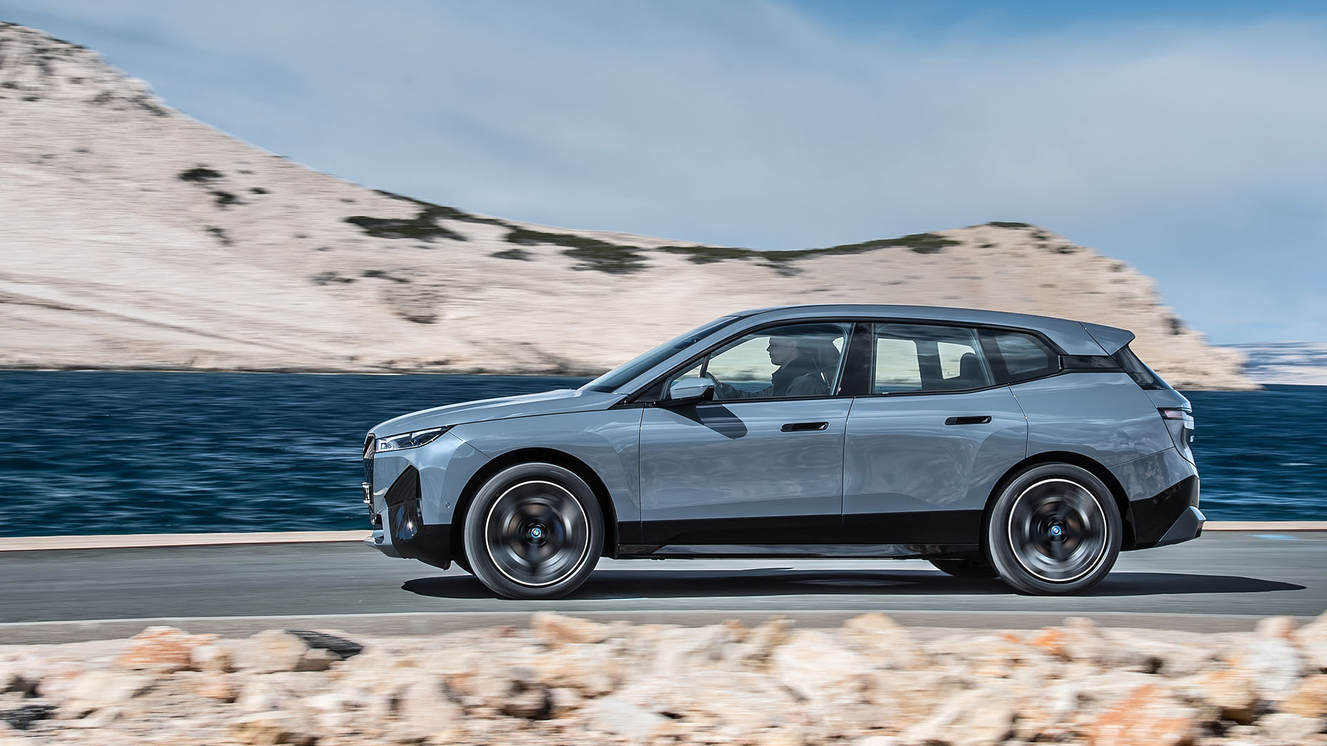 BMW iX 